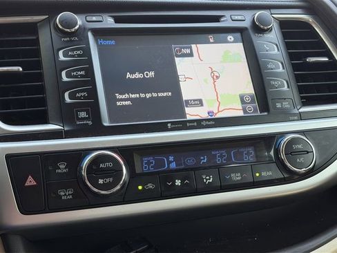 Used 2018 Toyota Highlander Limited image 27