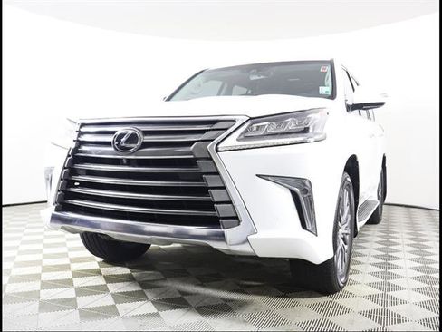 Used 2018 Lexus LX 570 4WD image 2