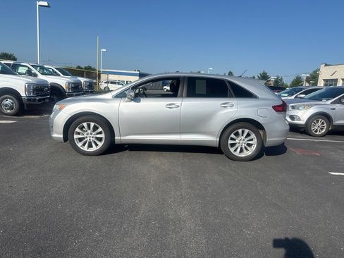 Used 2014 Toyota Venza LE AWD/4WD image 2