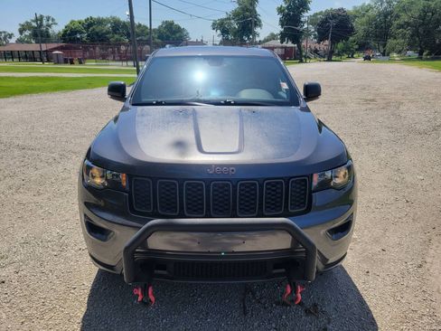 Used 2017 Jeep Grand Cherokee Trailhawk AWD/4WD image 2