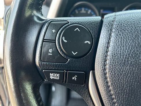 Used 2018 Toyota RAV4 XLE FWD image 12