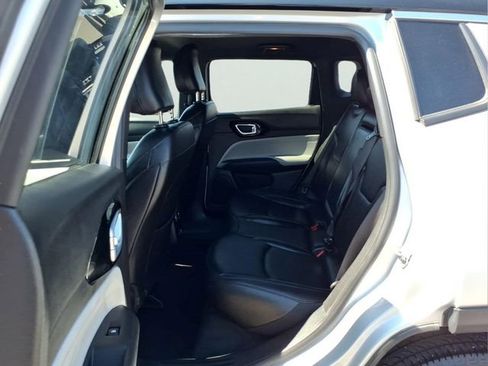 Used 2025 Jeep Compass Limited AWD/4WD image 11
