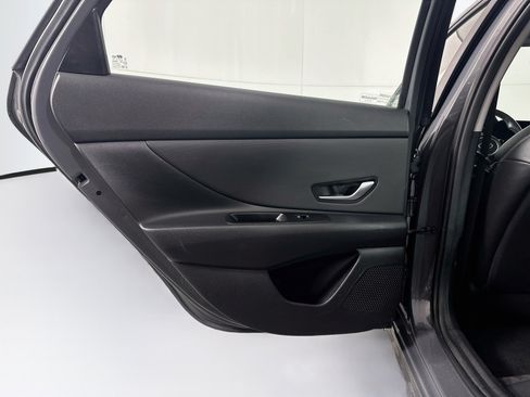 Used 2025 Hyundai Elantra Limited FWD image 27