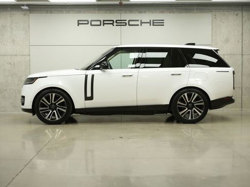 Used 2023 Land Rover Range Rover SE AWD/4WD image 2