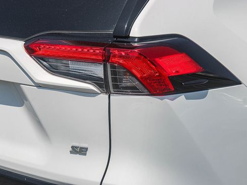Used 2022 Toyota RAV4 SE w/ Weather & Moonroof Package AWD/4WD image 10