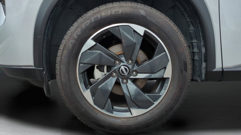 Used 2025 Nissan Rogue SV FWD image 10