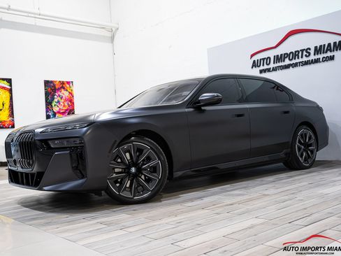 Used 2023 BMW i7 xDrive60 w/ Executive Package 2 AWD/4WD image 4