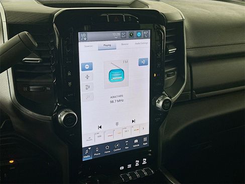 Used 2024 RAM 3500 Laramie w/ Night Edition image 17