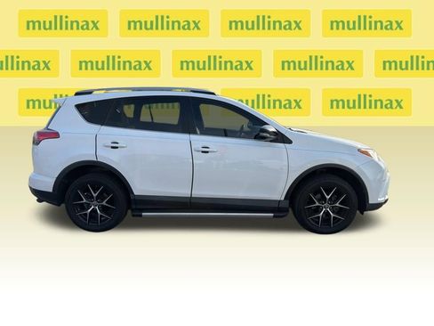 Used 2016 Toyota RAV4 SE image 10