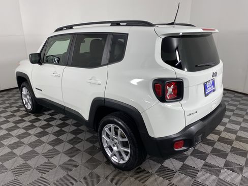 Used 2022 Jeep Renegade Latitude AWD/4WD image 9