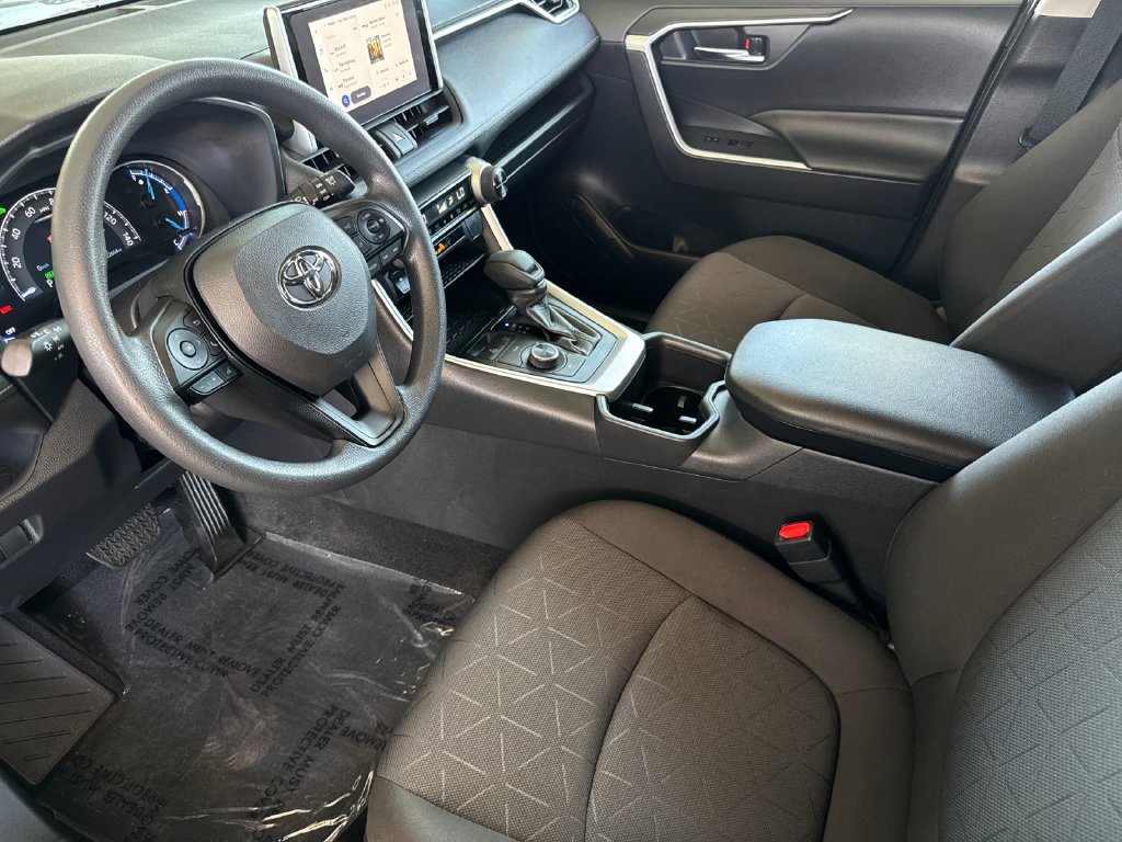 Used 2024 Toyota RAV4 XLE AWD/4WD image 9