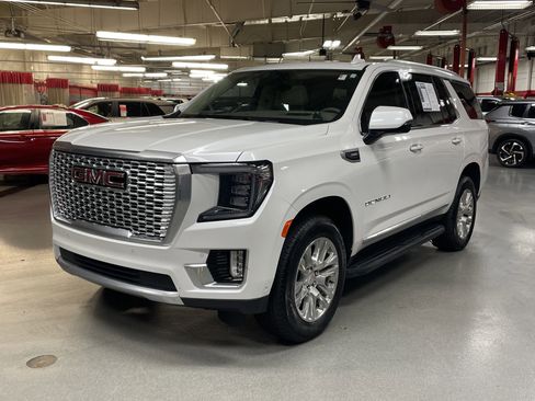 Used 2024 GMC Yukon Denali w/ Advanced Technology Package AWD/4WD image 5