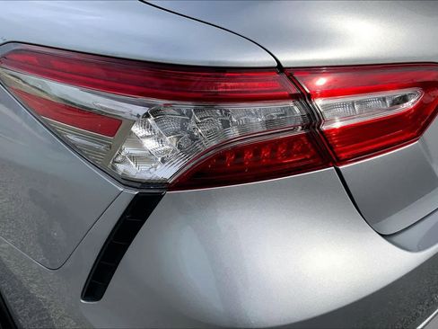 Used 2019 Toyota Camry XSE FWD image 28
