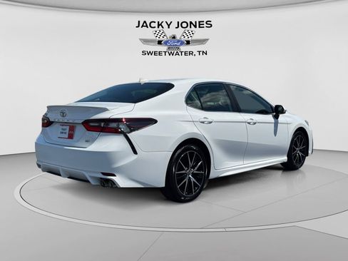 Used 2024 Toyota Camry SE FWD image 5