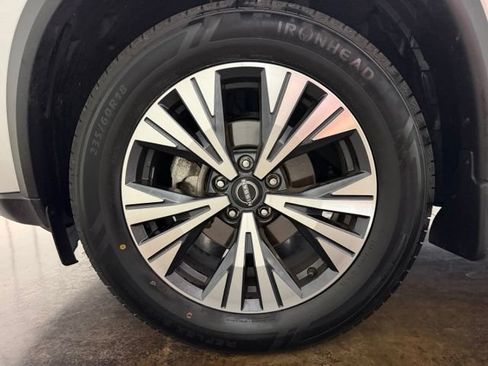 Used 2023 Nissan Rogue SV AWD/4WD image 10