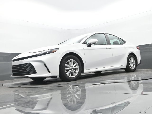 Used 2025 Toyota Camry LE w/ Convenience Package FWD image 12