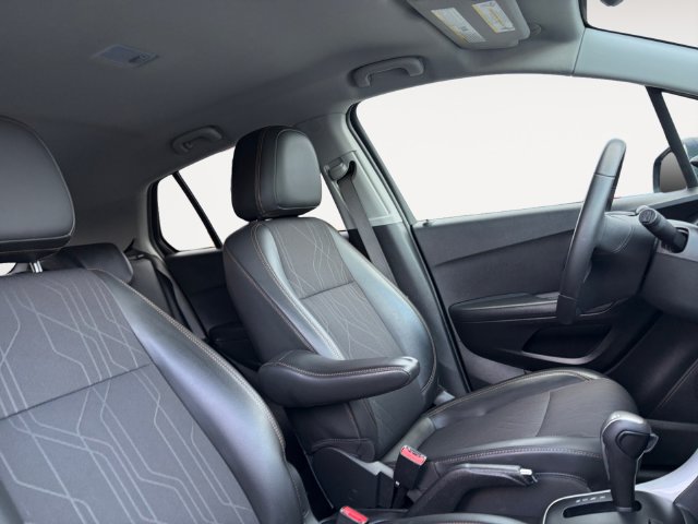Used 2019 Chevrolet Trax LT w/ LT Convenience Package AWD/4WD image 12