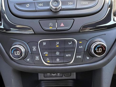 Used 2022 Chevrolet Equinox RS w/ RS Leather Package AWD/4WD image 24