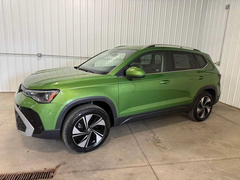 Certified 2026 Volkswagen Taos SE AWD/4WD image 2