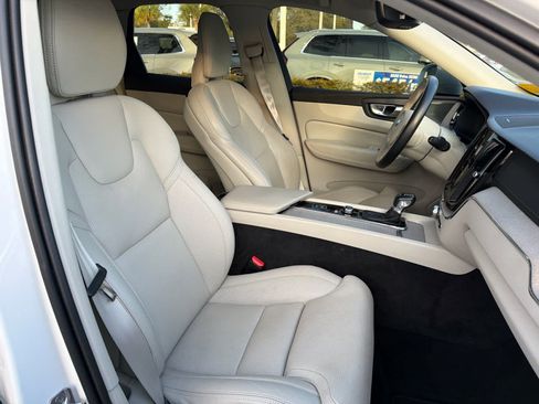 Used 2021 Volvo XC60 T5 Inscription w/ Climate Package image 18