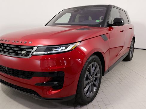 Used 2023 Land Rover Range Rover Sport SE image 4