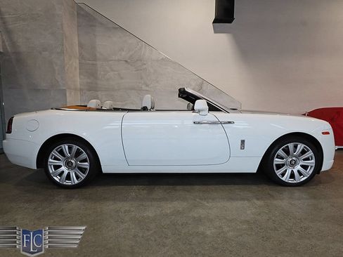 Used 2017 Rolls-Royce Dawn RWD image 2