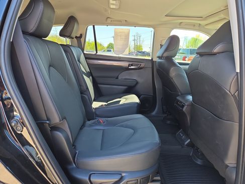 Used 2023 Toyota Highlander Limited AWD/4WD image 16