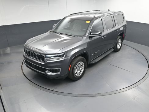 Used 2024 Jeep Wagoneer 2WD image 32