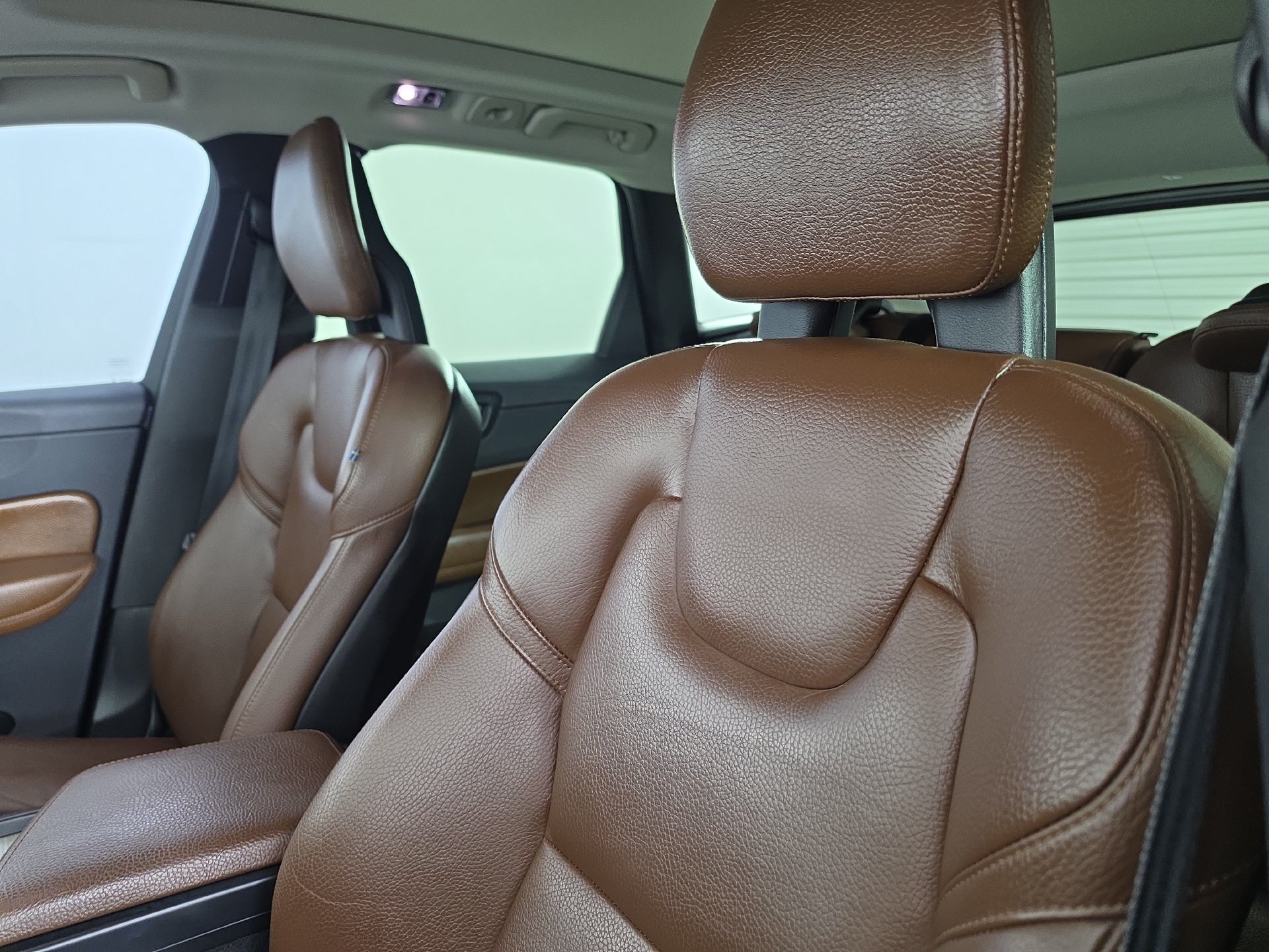 Used 2018 Volvo XC60 T6 Inscription w/ Convenience Package AWD/4WD image 5