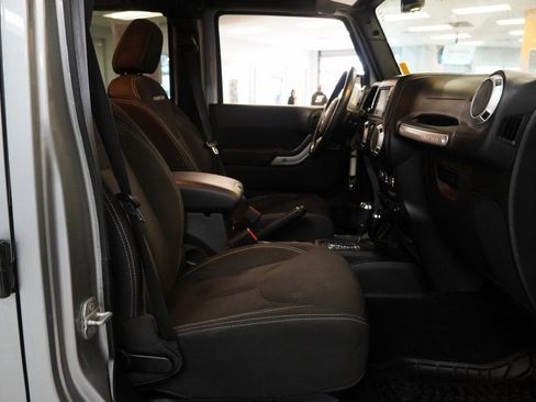 Used 2014 Jeep Wrangler Unlimited Rubicon w/ Connectivity Group image 27