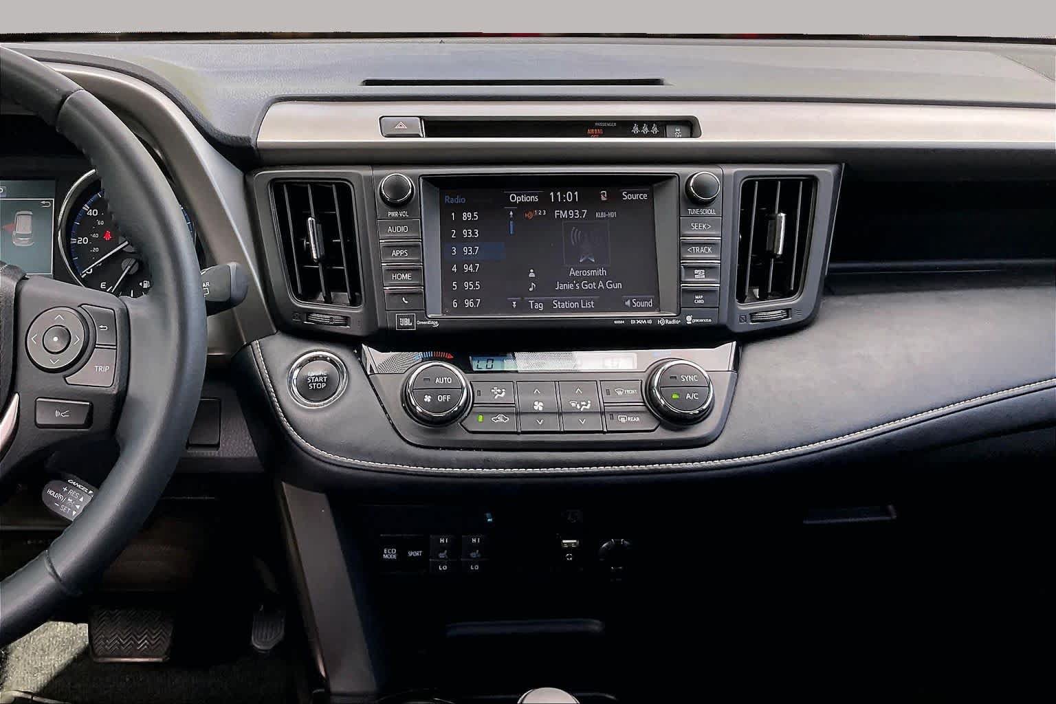 Used 2018 Toyota RAV4 Limited FWD image 7