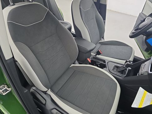 New 2026 Volkswagen Taos SE FWD image 10