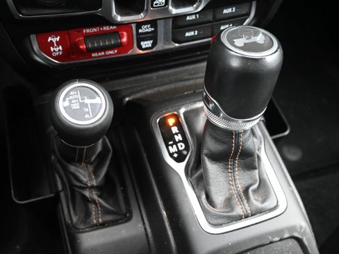 Used 2021 Jeep Wrangler Unlimited Rubicon AWD/4WD image 16