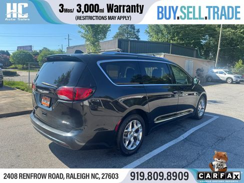 Used 2017 Chrysler Pacifica Limited FWD image 5