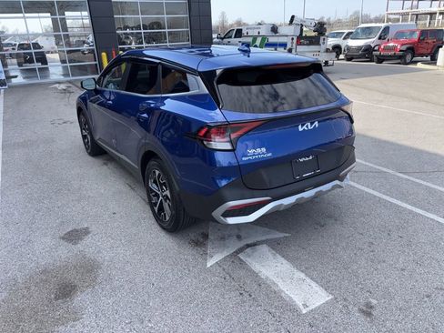 Used 2023 Kia Sportage EX image 3