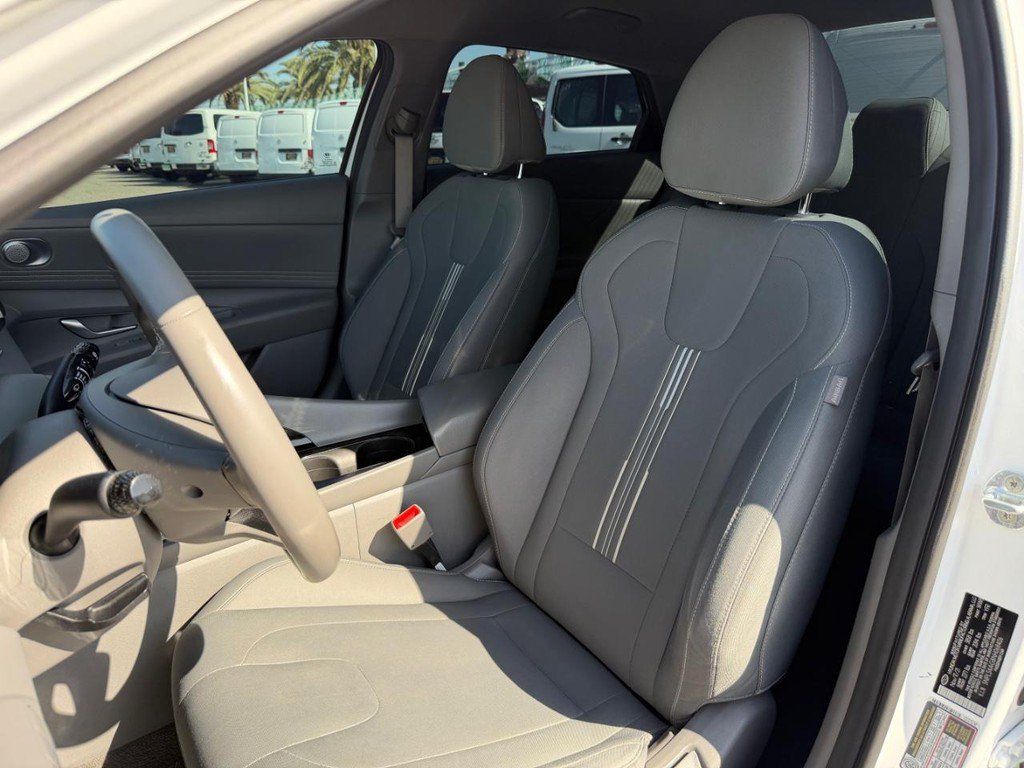 Used 2022 Hyundai Elantra SEL w/ Convenience Package FWD image 18