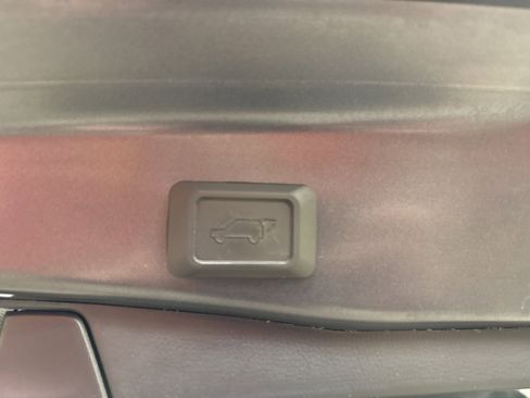 Used 2022 Toyota RAV4 XLE w/ Convenience Package image 24