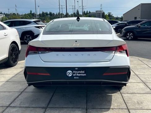 New 2026 Hyundai Elantra SE FWD image 6