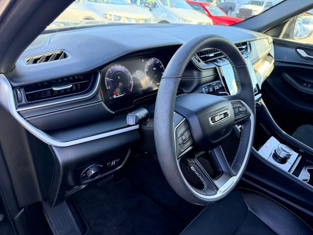 Used 2024 Jeep Grand Cherokee Altitude AWD/4WD image 15
