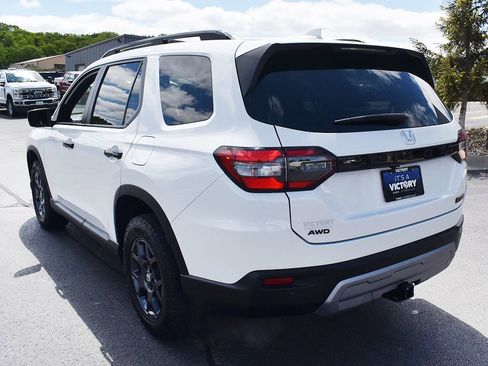 Used 2025 Honda Pilot TrailSport image 3
