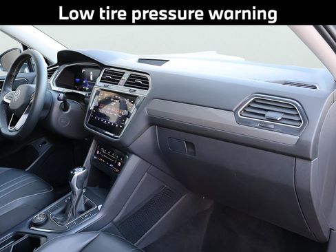 Used 2022 Volkswagen Tiguan SE w/ Panoramic Sunroof Package image 13