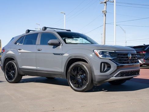 New 2026 Volkswagen Atlas Cross Sport SE image 8