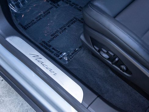 Certified 2025 Porsche Macan Electric RWD image 27