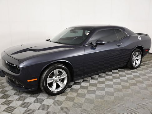 Used 2016 Dodge Challenger SXT RWD image 7