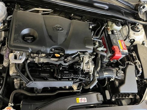 Used 2020 Toyota Camry SE image 3