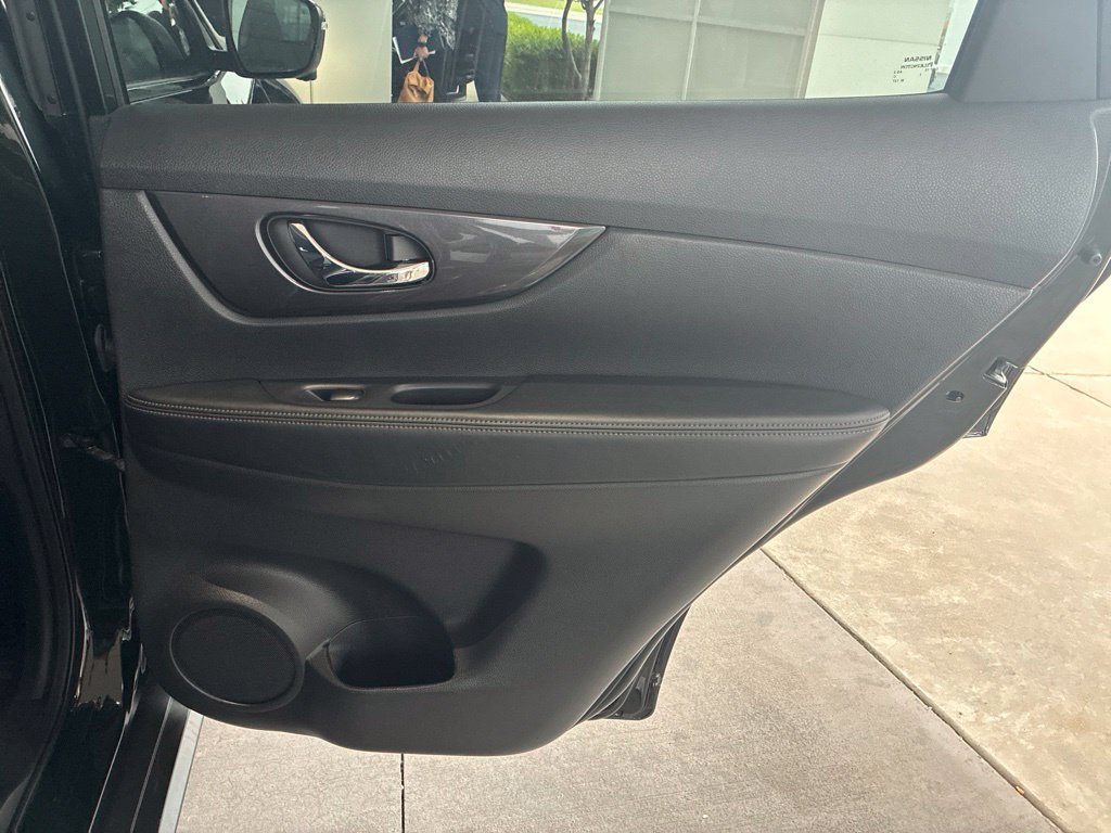 Used 2020 Nissan Rogue SV w/ Premium Package AWD/4WD image 17