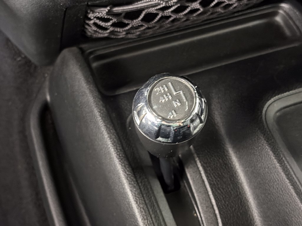 Used 2015 Jeep Wrangler Unlimited Sahara AWD/4WD image 23