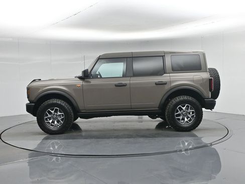 Used 2025 Ford Bronco Badlands image 32