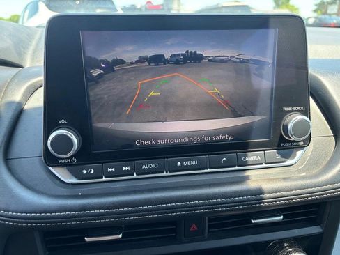 Used 2025 Nissan Rogue SV AWD/4WD image 19