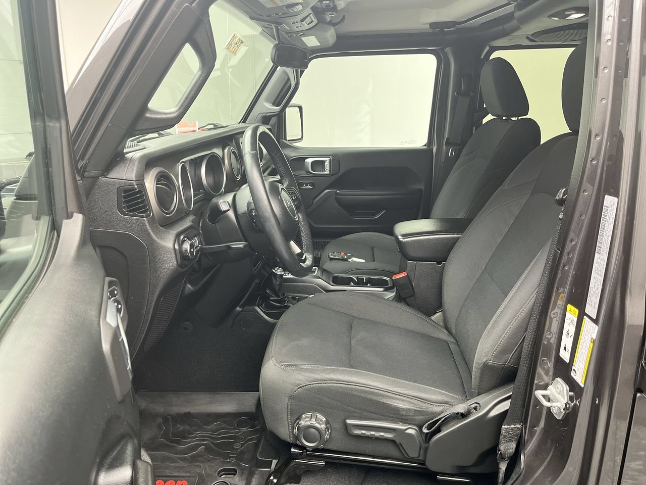 Used 2018 Jeep Wrangler Unlimited Sport S AWD/4WD image 3
